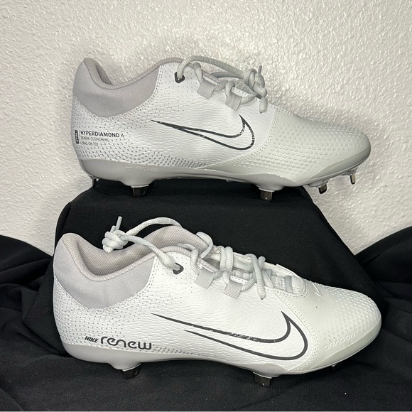 Nike Shoes - NIKE Renew‎ Hyperdiamond 4 Pro softball cleats